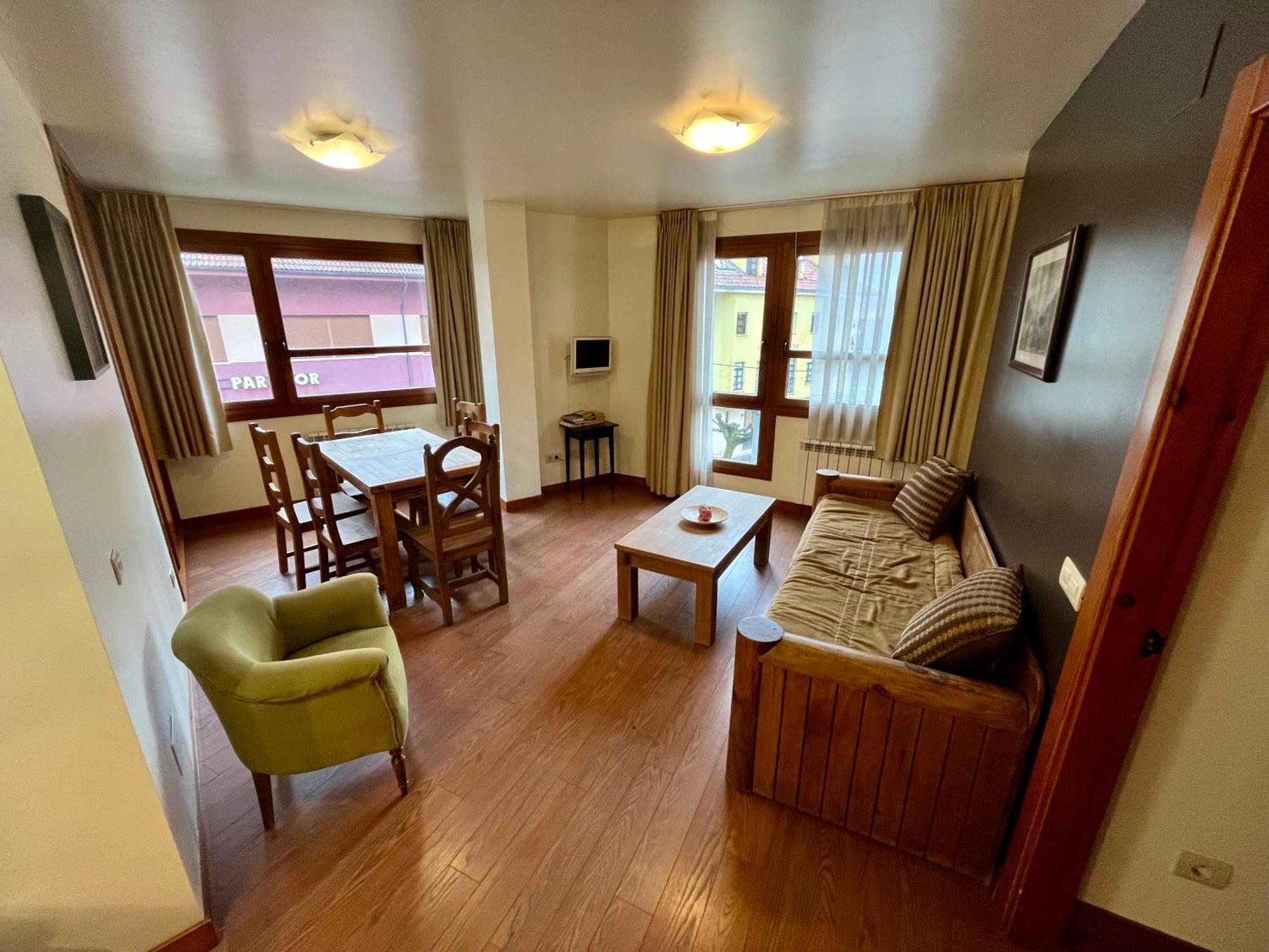 Aparthotel Lotila Flats Cuirgu Felechosa Exteriér fotografie